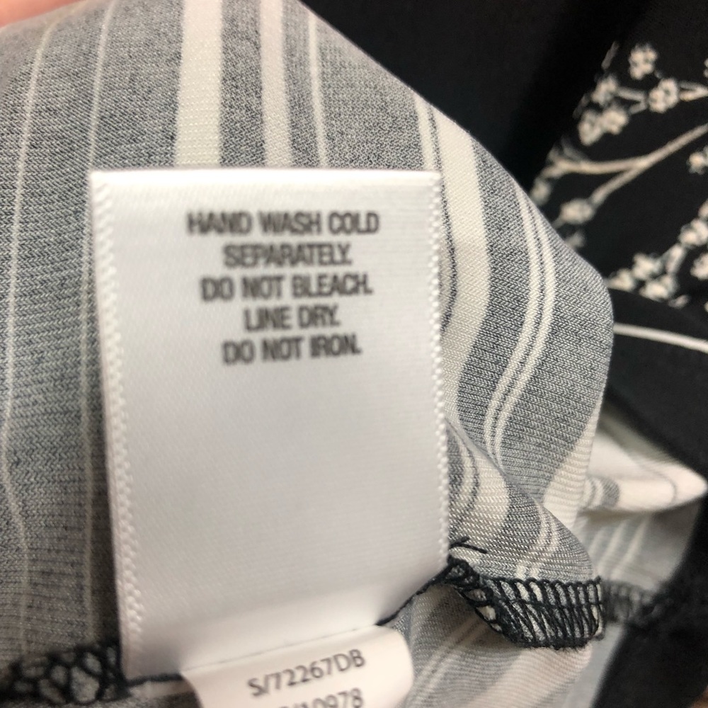 Roz & Ali Black/Pink/White  Floral Sheath Dress - Picture 13 of 16